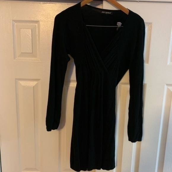 Black long sleeved V-Neck Mini Dress Size M /L - Picture 3 of 8